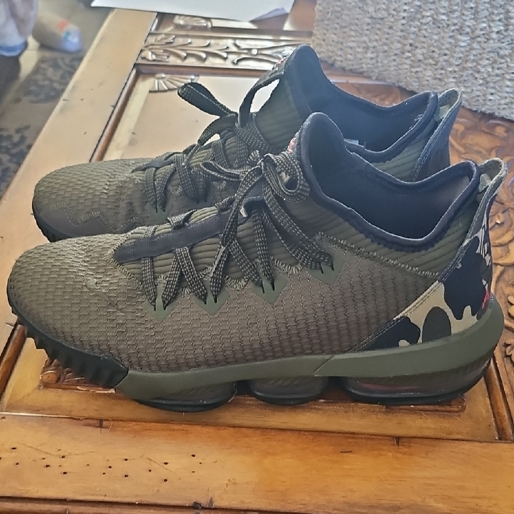 Nike Lebron 16